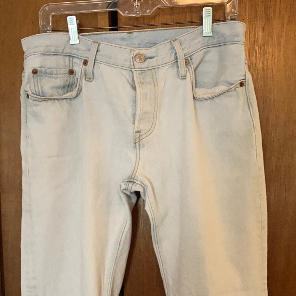 Faded Levi’s Low-rise Denim